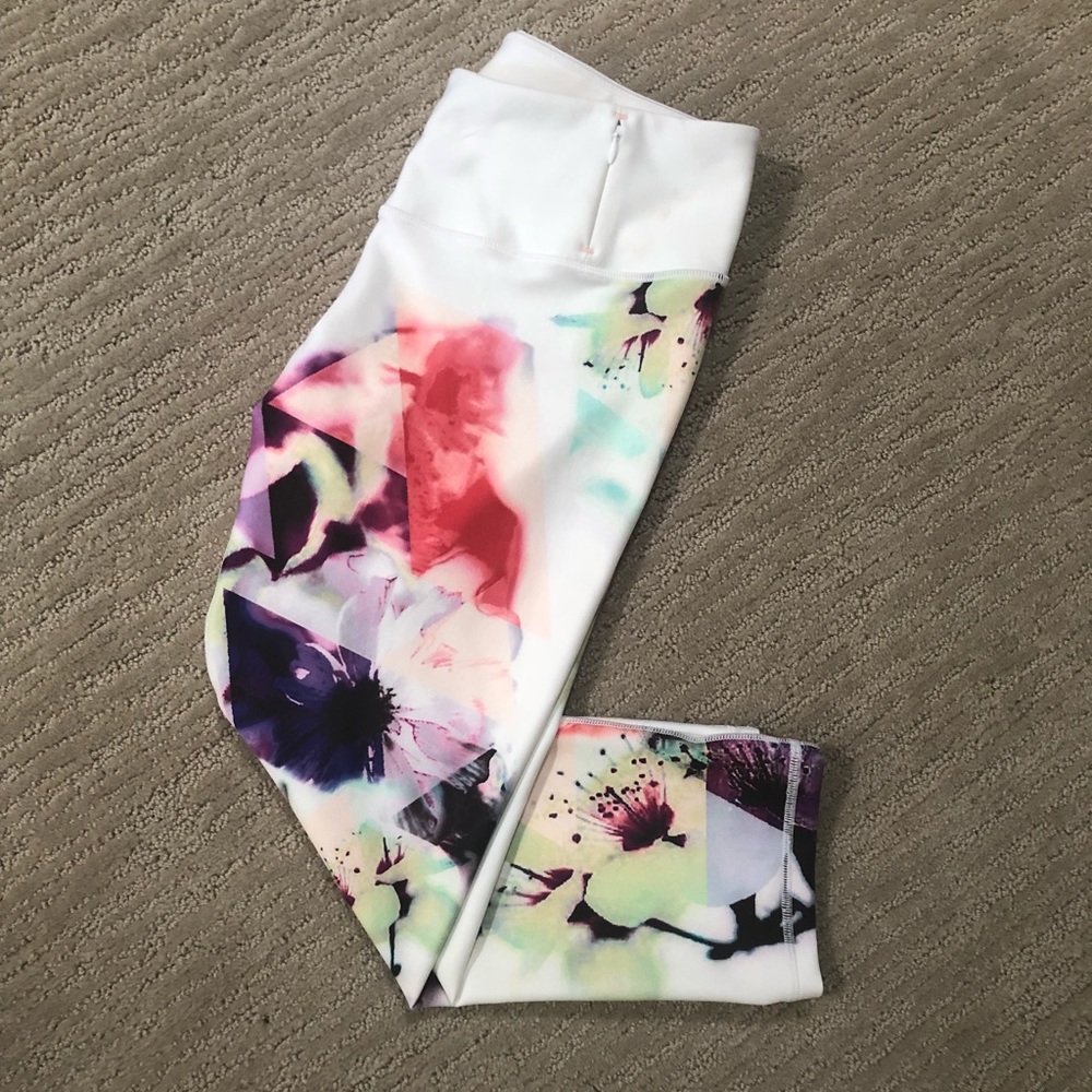 Carrie Underwood leggings